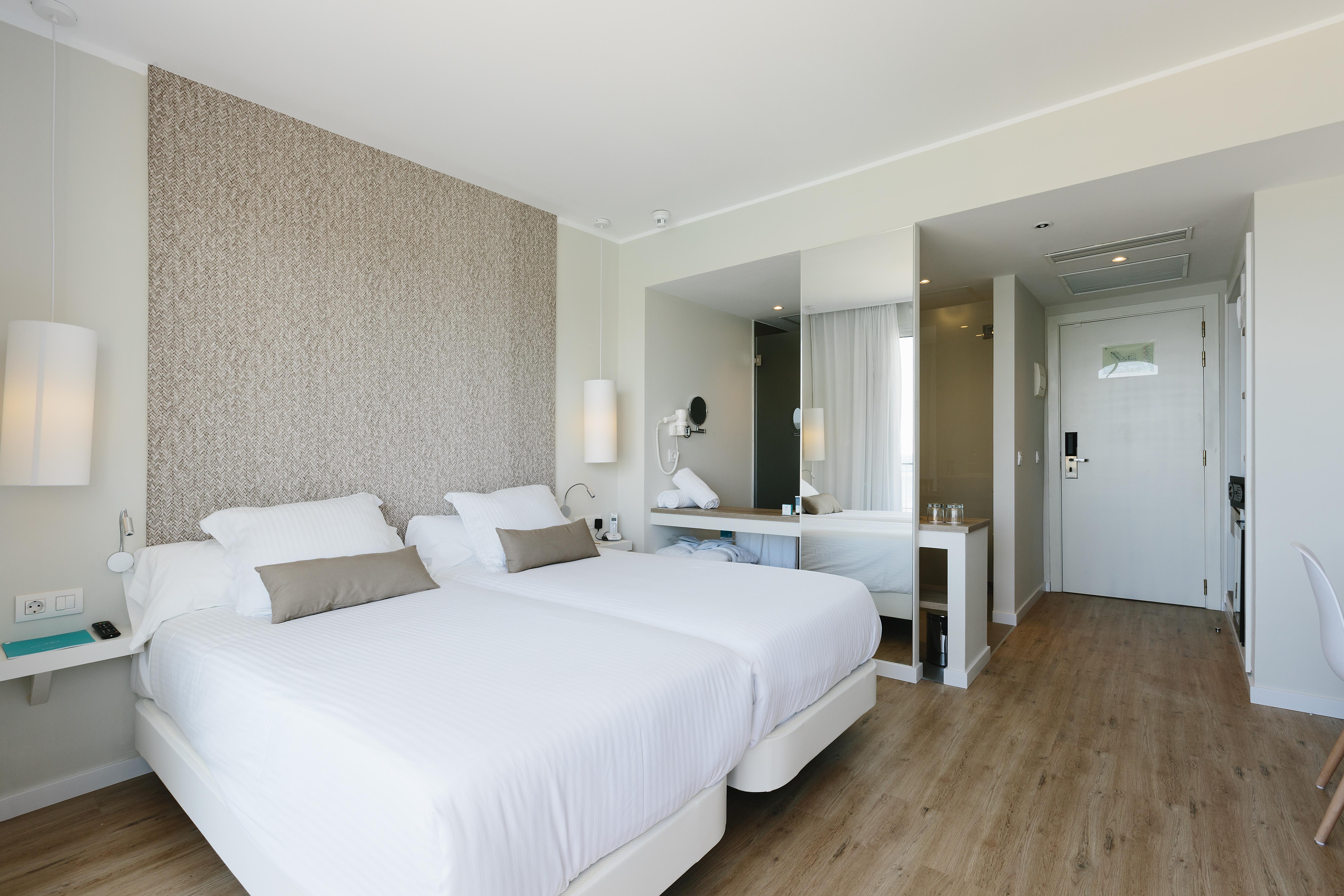 Отель Aluasoul Ibiza - Adults Only Эс-Кана Экстерьер фото