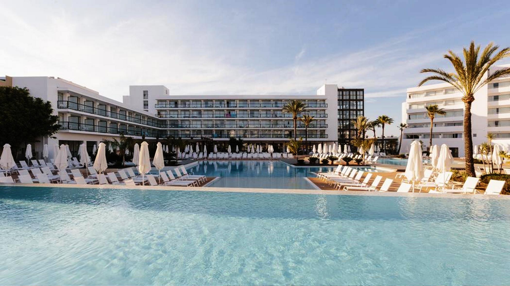 Отель Aluasoul Ibiza - Adults Only Эс-Кана Экстерьер фото