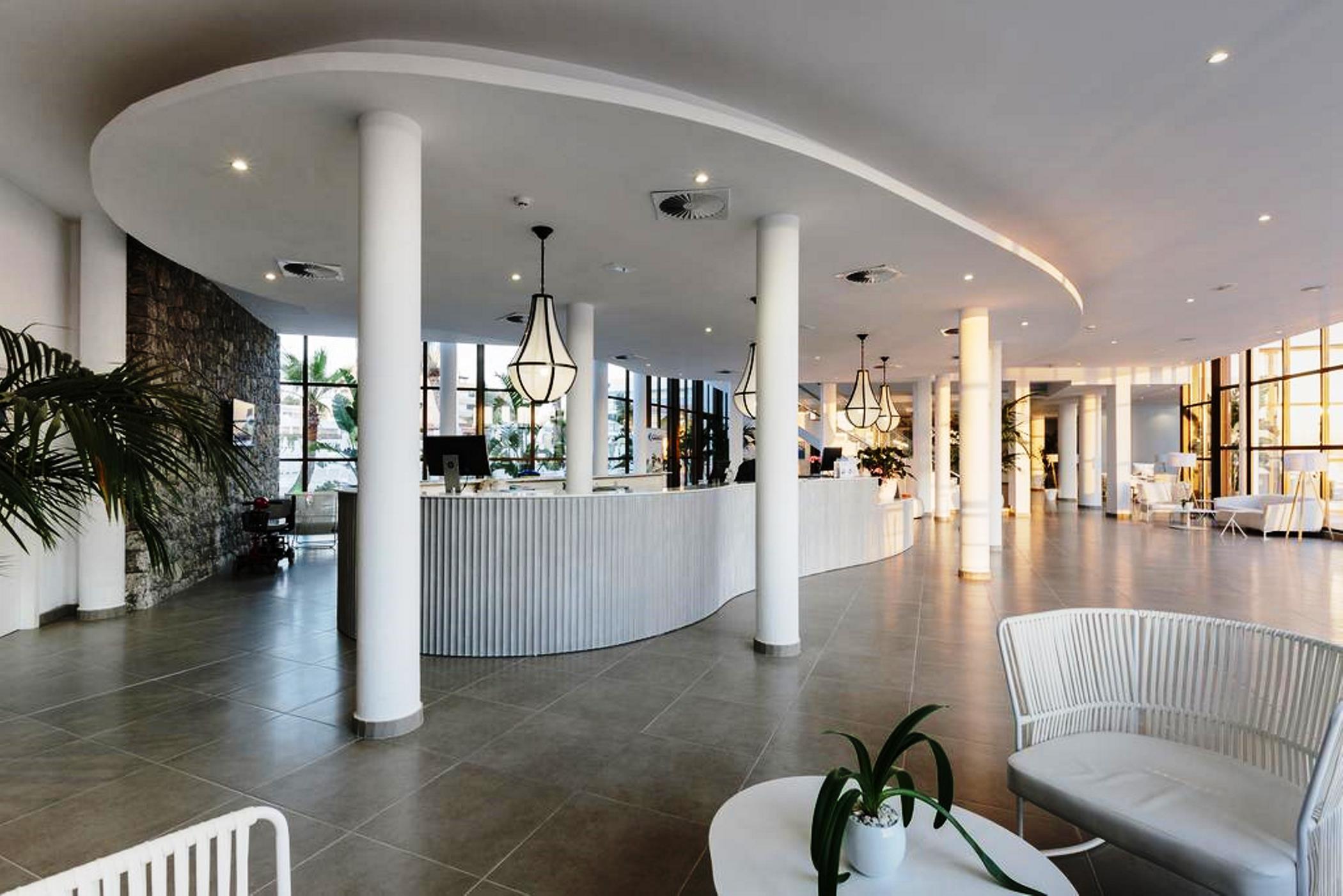 Отель Aluasoul Ibiza - Adults Only Эс-Кана Экстерьер фото