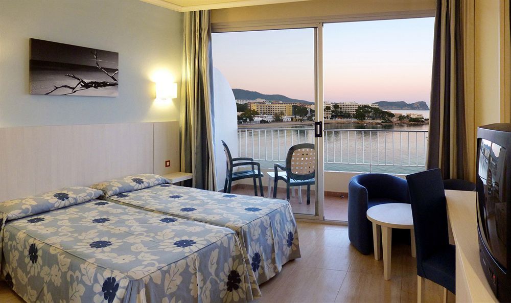 Отель Aluasoul Ibiza - Adults Only Эс-Кана Экстерьер фото